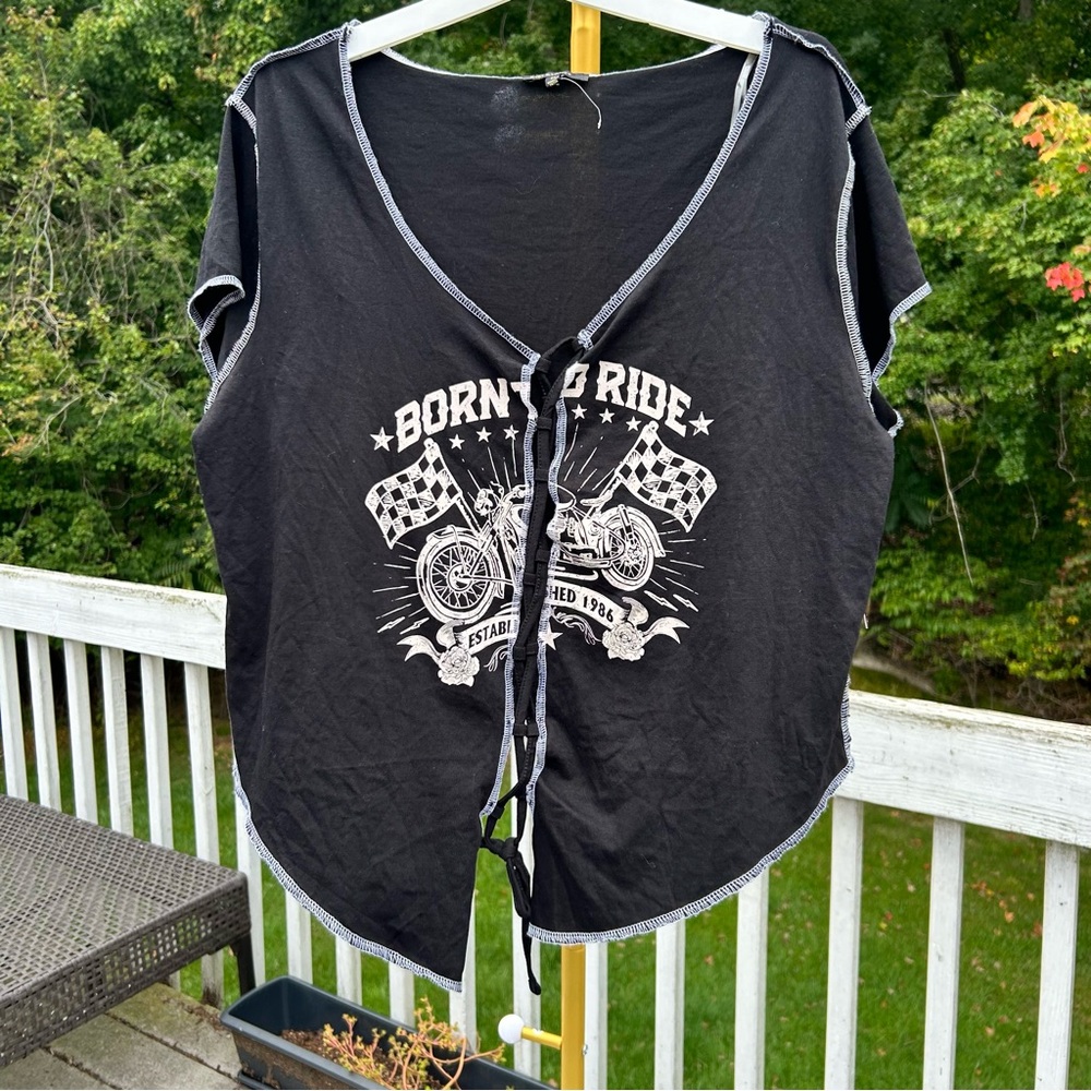 Plus size lace up front cropped born to ride motorcycle black tops size 2X NWT